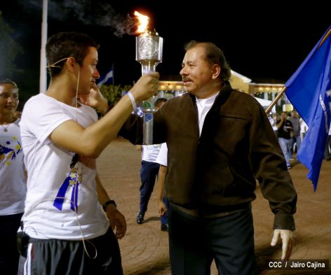 Daniel y Rosario reciben Antorcha de la Libertad y la Unidad Centroamericana