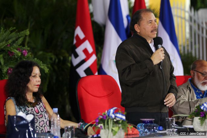 Daniel y Rosario reciben Antorcha de la Libertad y la Unidad Centroamericana