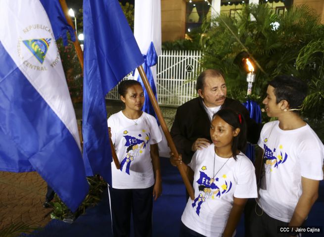 Daniel y Rosario reciben Antorcha de la Libertad y la Unidad Centroamericana