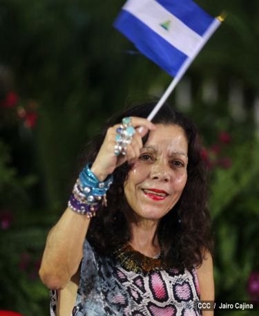 Daniel y Rosario reciben Antorcha de la Libertad y la Unidad Centroamericana