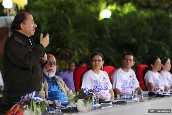 Daniel y Rosario reciben Antorcha de la Libertad y la Unidad Centroamericana