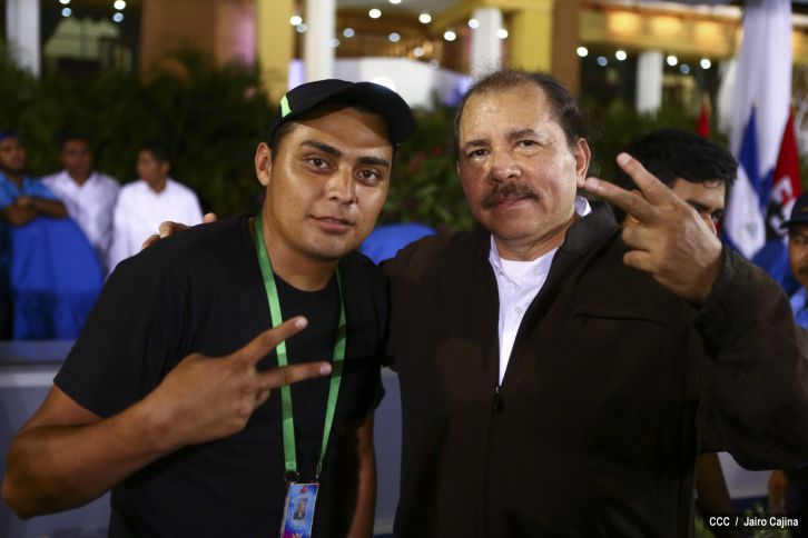 Daniel y Rosario reciben Antorcha de la Libertad y la Unidad Centroamericana