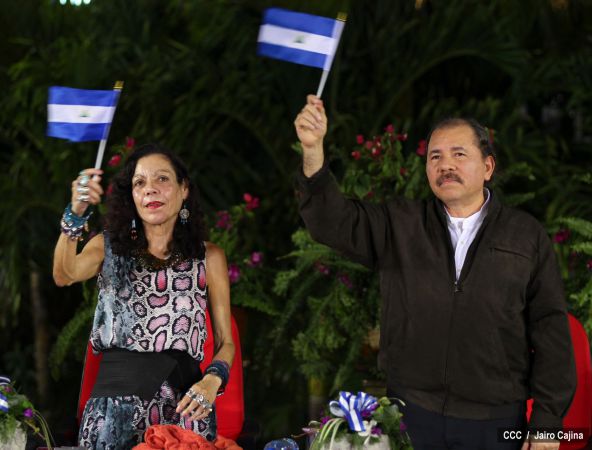 Daniel y Rosario reciben Antorcha de la Libertad y la Unidad Centroamericana