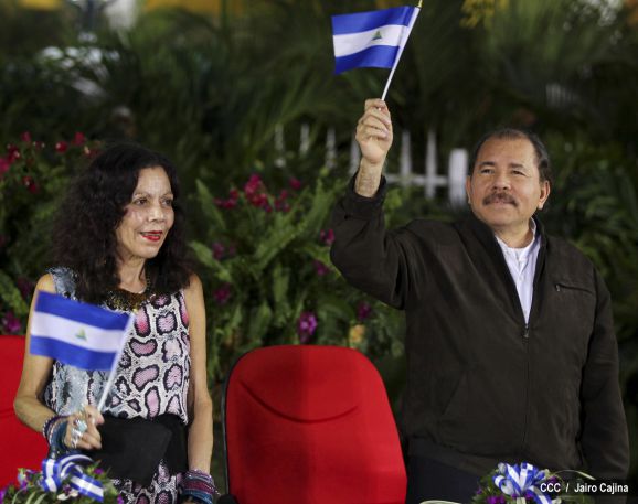 Daniel y Rosario reciben Antorcha de la Libertad y la Unidad Centroamericana