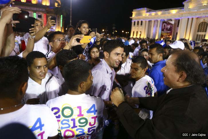Daniel y Rosario reciben Antorcha de la Libertad y la Unidad Centroamericana