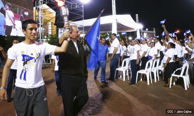Daniel y Rosario reciben Antorcha de la Libertad y la Unidad Centroamericana