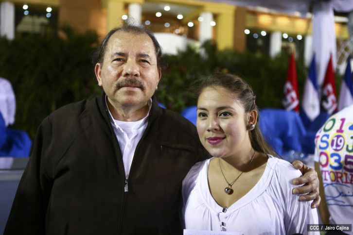 Daniel y Rosario reciben Antorcha de la Libertad y la Unidad Centroamericana