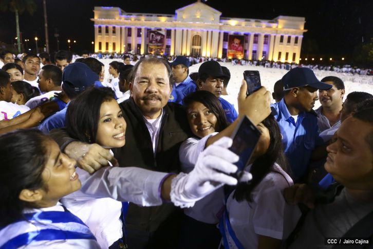 Daniel y Rosario reciben Antorcha de la Libertad y la Unidad Centroamericana