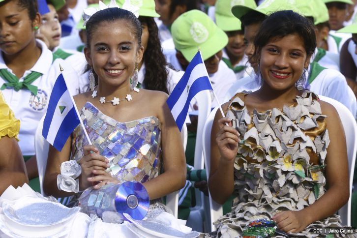 Daniel y Rosario reciben Antorcha de la Libertad y la Unidad Centroamericana