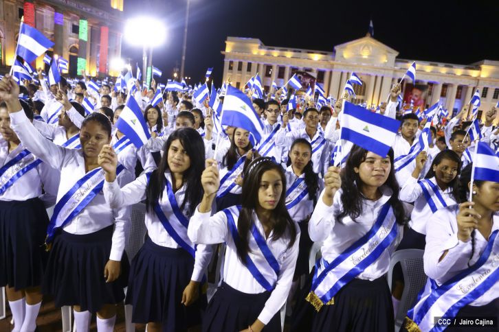 Daniel y Rosario reciben Antorcha de la Libertad y la Unidad Centroamericana