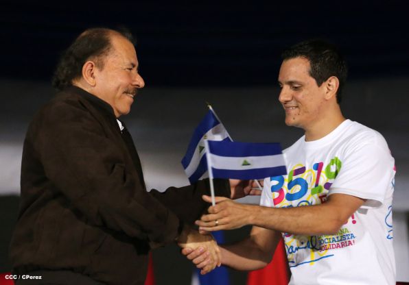 Daniel y Rosario presiden Desfile Patrio Nicaragua Mía 2014