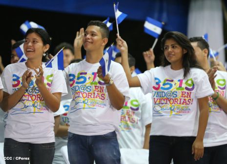 Daniel y Rosario presiden Desfile Patrio Nicaragua Mía 2014
