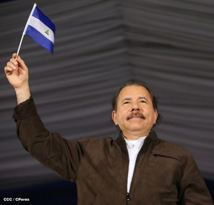 Daniel y Rosario presiden Desfile Patrio Nicaragua Mía 2014