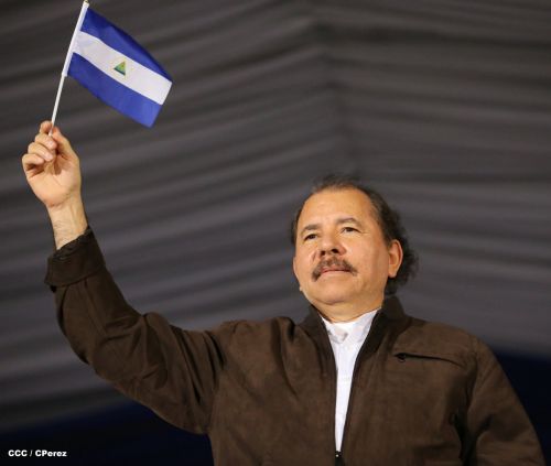 Daniel y Rosario presiden Desfile Patrio Nicaragua Mía 2014