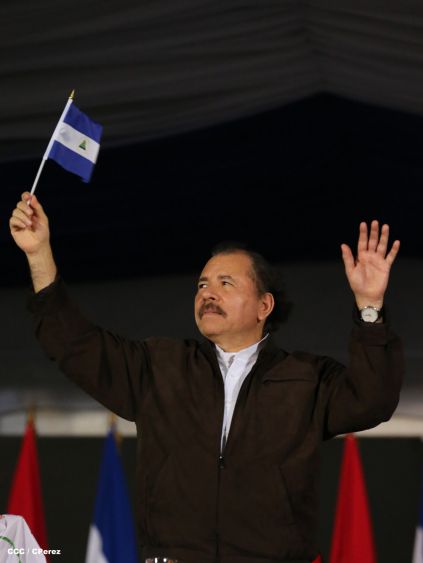 Daniel y Rosario presiden Desfile Patrio Nicaragua Mía 2014