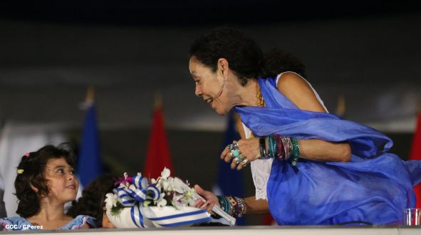 Daniel y Rosario presiden Desfile Patrio Nicaragua Mía 2014