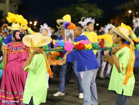 Daniel y Rosario presiden Desfile Patrio Nicaragua Mía 2014