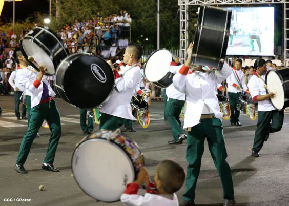 Daniel y Rosario presiden Desfile Patrio Nicaragua Mía 2014