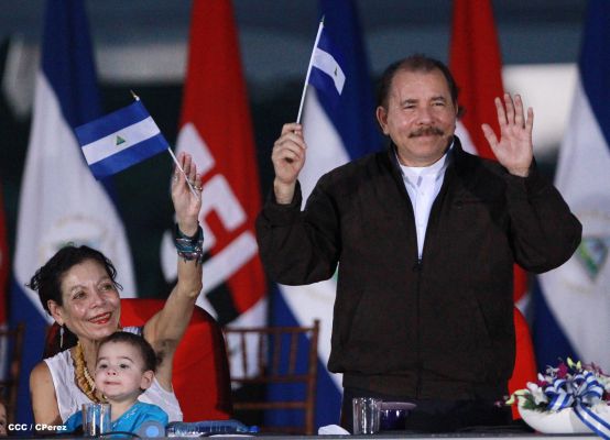 Daniel y Rosario presiden Desfile Patrio Nicaragua Mía 2014