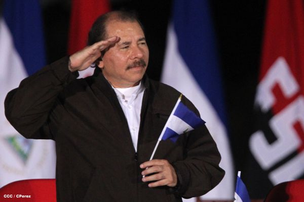 Daniel y Rosario presiden Desfile Patrio Nicaragua Mía 2014