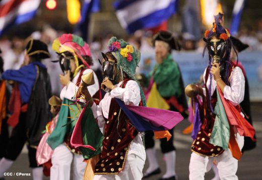 Daniel y Rosario presiden Desfile Patrio Nicaragua Mía 2014