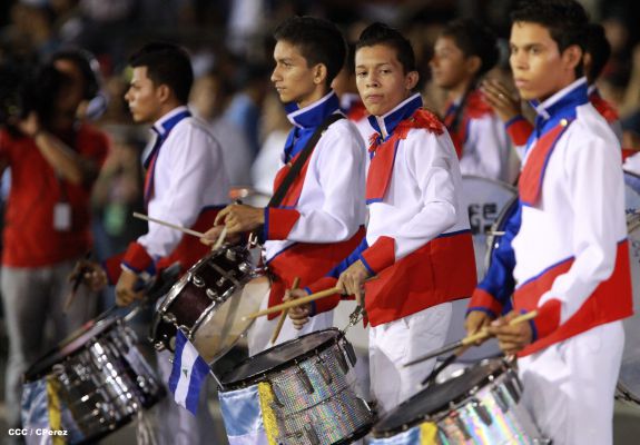 Daniel y Rosario presiden Desfile Patrio Nicaragua Mía 2014