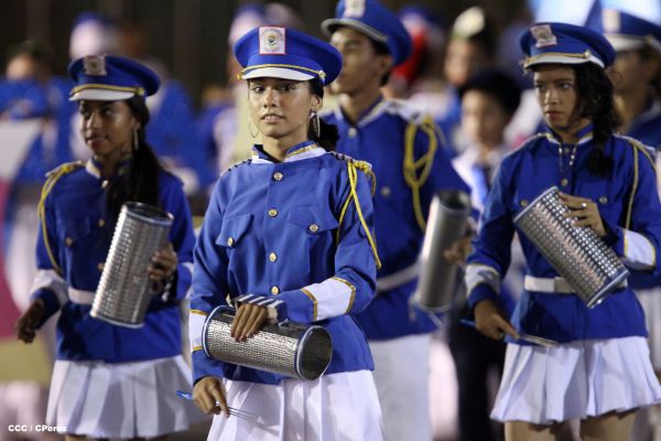 Daniel y Rosario presiden Desfile Patrio Nicaragua Mía 2014