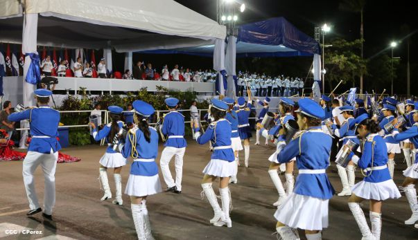 Daniel y Rosario presiden Desfile Patrio Nicaragua Mía 2014