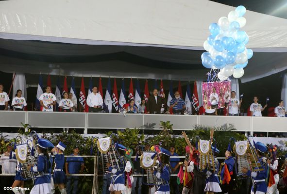 Daniel y Rosario presiden Desfile Patrio Nicaragua Mía 2014