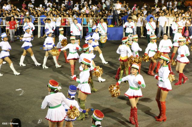 Daniel y Rosario presiden Desfile Patrio Nicaragua Mía 2014