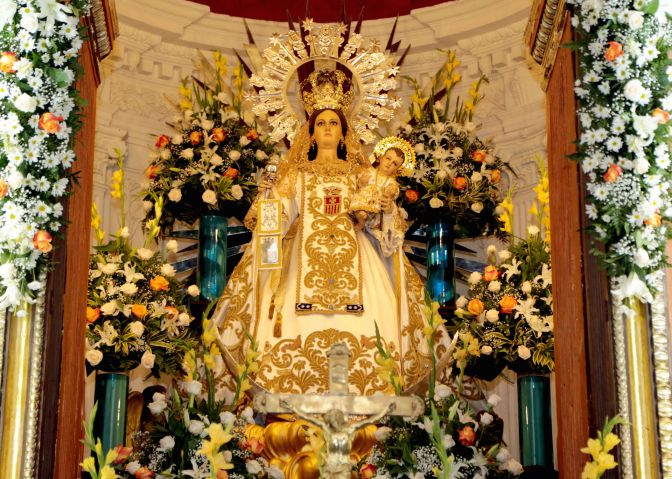 Leoneses festejan a Virgen de La Merced
