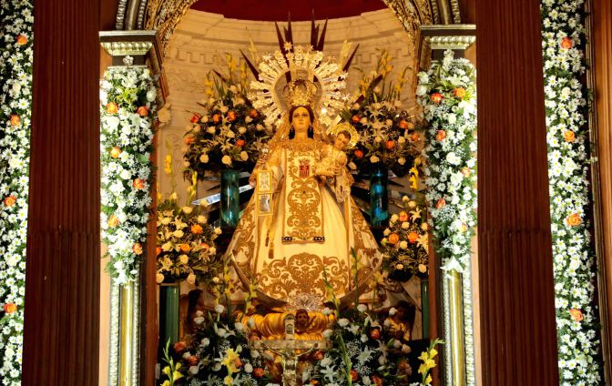 Leoneses festejan a Virgen de La Merced