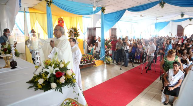 Cardenal Brenes festeja a Virgen La Merced en Mateare