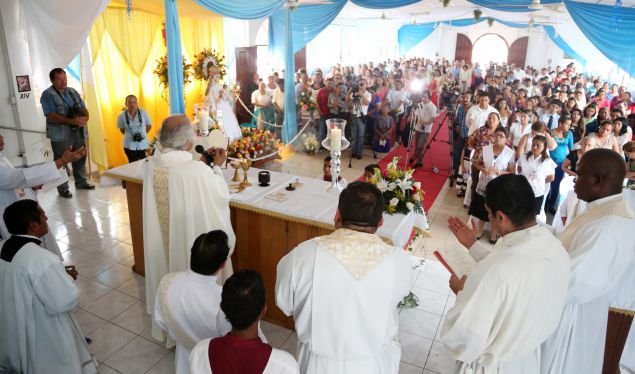 Cardenal Brenes festeja a Virgen La Merced en Mateare