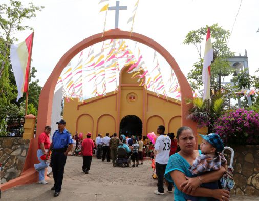 Cardenal Brenes festeja a Virgen La Merced en Mateare