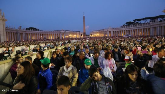 Papa Francisco Preside Vigilia de Oración en Preparación del Sínodo por la Familia