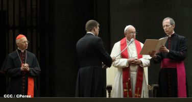 Papa Francisco Preside Vigilia de Oración en Preparación del Sínodo por la Familia