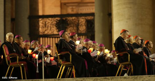 Papa Francisco Preside Vigilia de Oración en Preparación del Sínodo por la Familia