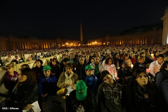 Papa Francisco Preside Vigilia de Oración en Preparación del Sínodo por la Familia