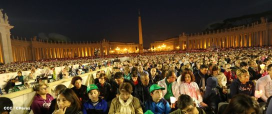 Papa Francisco Preside Vigilia de Oración en Preparación del Sínodo por la Familia
