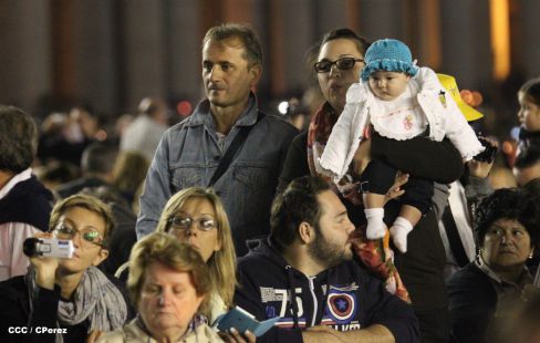 Papa Francisco Preside Vigilia de Oración en Preparación del Sínodo por la Familia