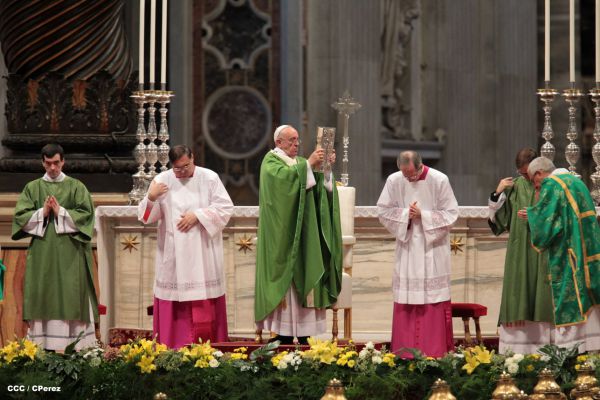 Cardenal Brenes toma posesión de Parroquia San Joaquín, en Roma