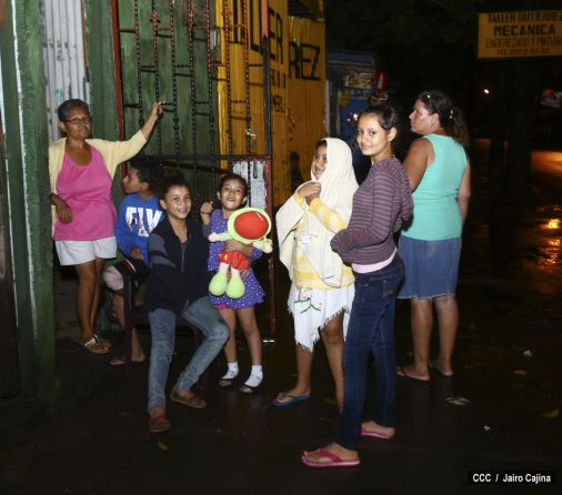 Evacúan zonas costeras de Carazo ante alerta de tsunami