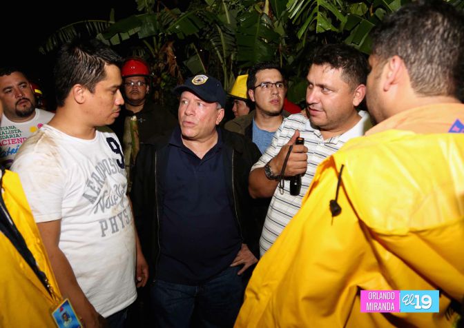 Colapsa muro en Barrio 18 de Mayo y soterra a familias