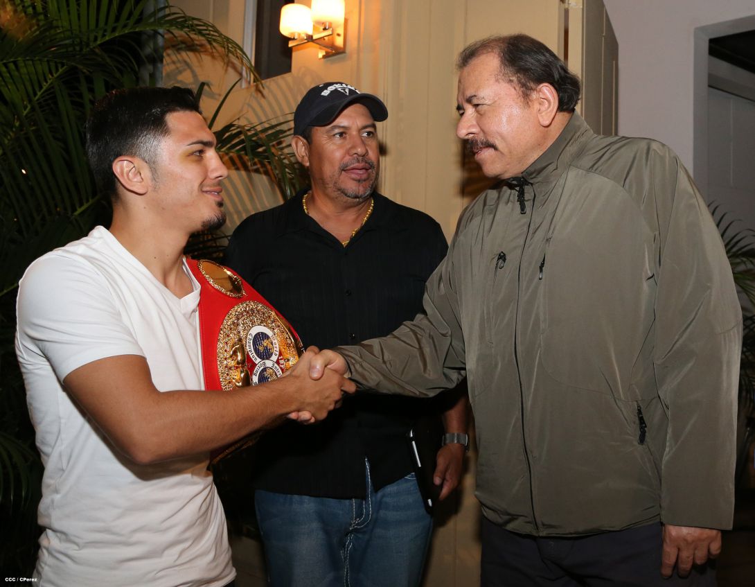 Presidente Daniel se reúne con el Campeón Mundial Randy Caballero