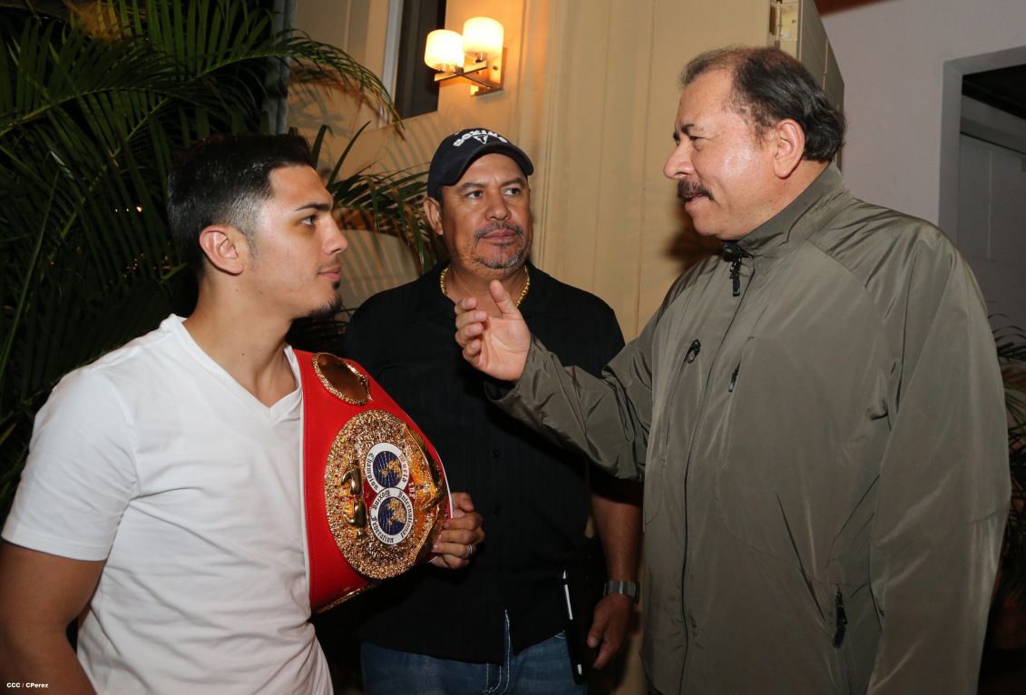Presidente Daniel se reúne con el Campeón Mundial Randy Caballero