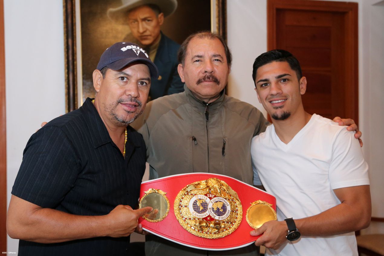 Presidente Daniel se reúne con el Campeón Mundial Randy Caballero