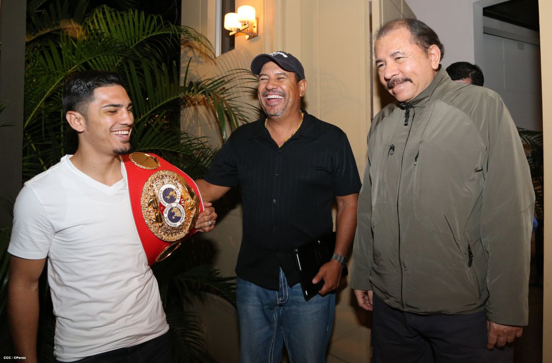 Presidente Daniel se reúne con el Campeón Mundial Randy Caballero