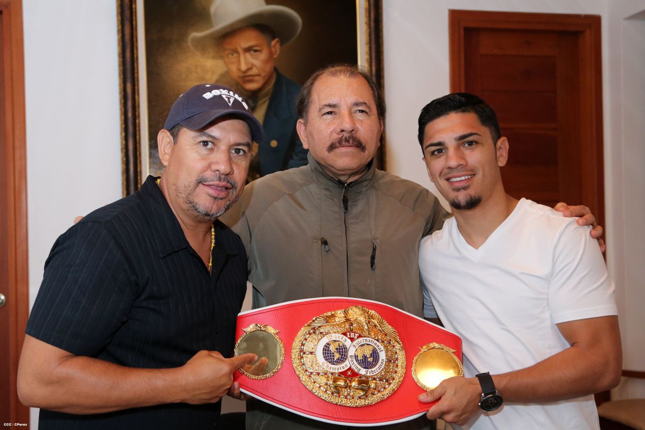 Presidente Daniel se reúne con el Campeón Mundial Randy Caballero