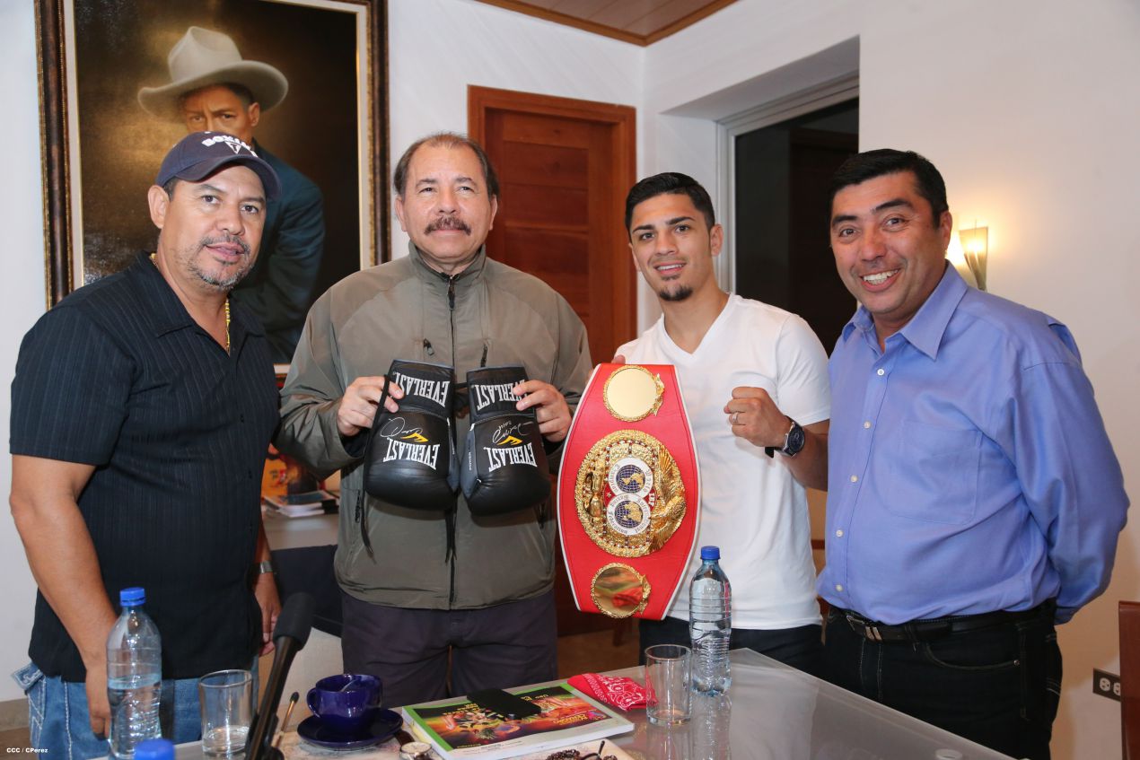 Presidente Daniel se reúne con el Campeón Mundial Randy Caballero